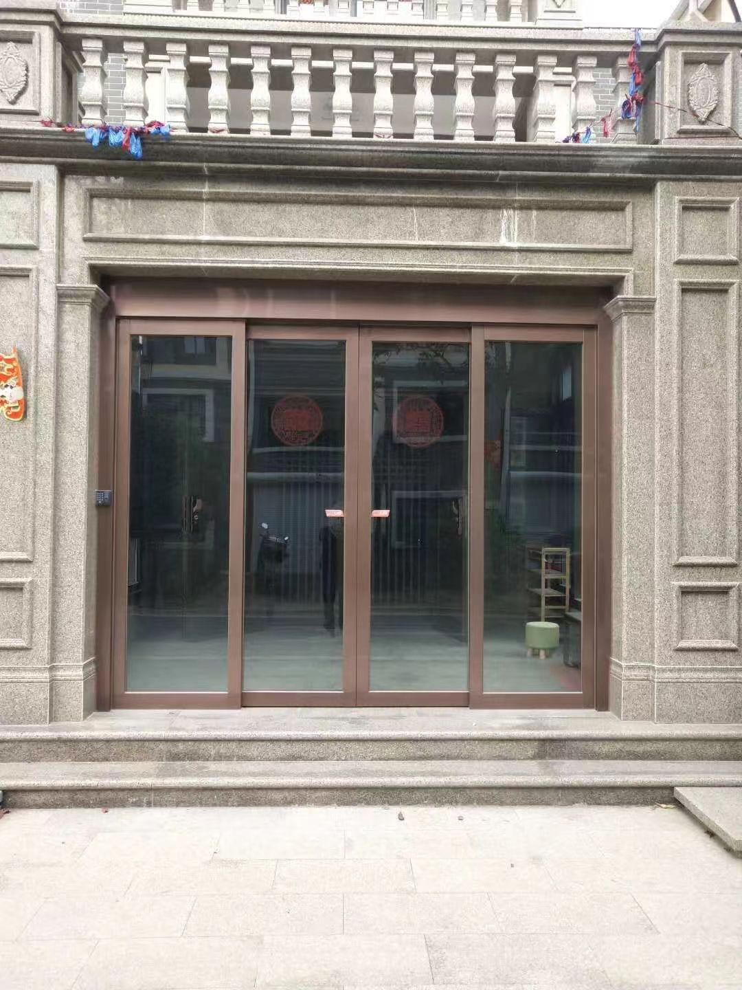 丹阳市玻璃伸缩门